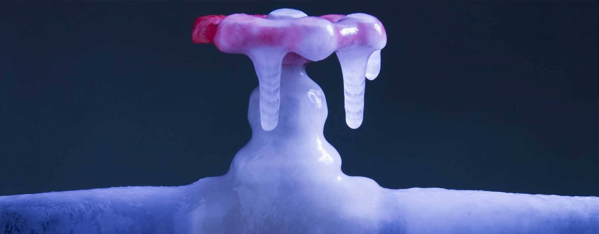 Tubi della caldaia congelati? Ecco cosa fare per evitare una doccia fredda!